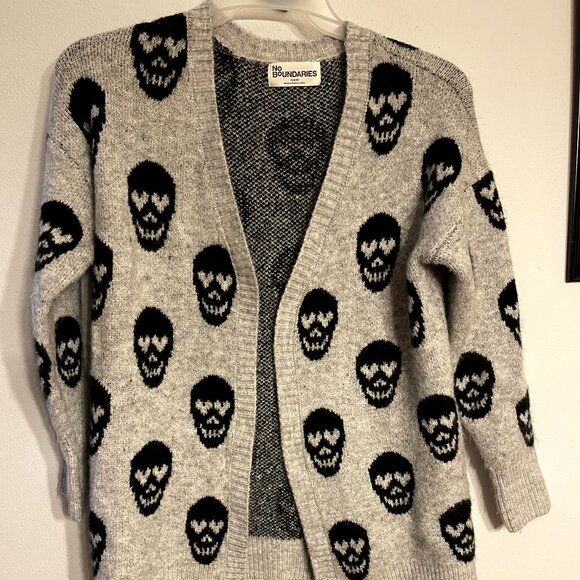 No Boundaries Women's Cardigan Sweater Grey with Black Skulls M (8-10) Soft - Picture 1 of 10